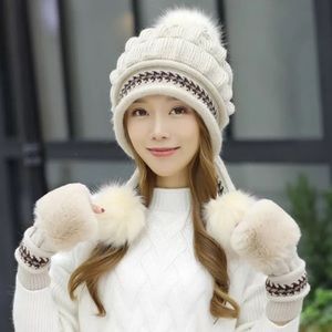 Chic Cream Fleece Lined Beanie with Fur Pom Poms & Fingerless Gloves